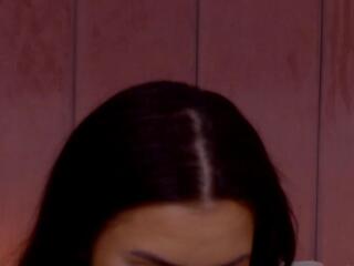 Aaliya Design webcam model stream image