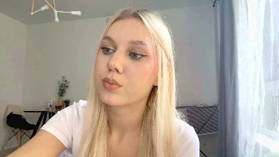 LindaLanda webcam model stream image