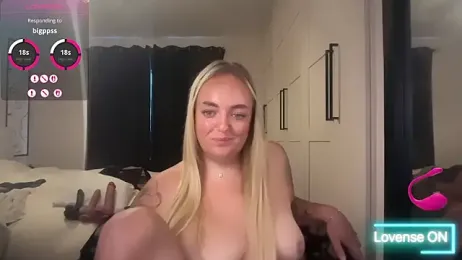 CurvyWetWife webcam stripchat model stream image