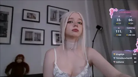 mili_coy webcam model stream image