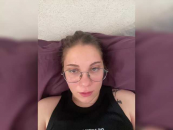 Emma-24 webcam model stream image