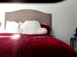 yiaunaniree webcam model stream image