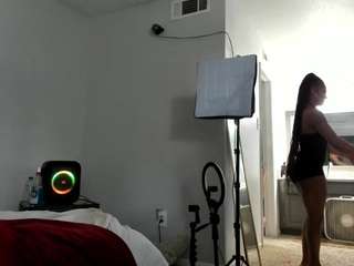 yiaunaniree webcam model stream image