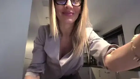 QuenMonicaUK webcam model stream image