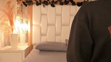 Daphne_And_Roger webcam model stream image