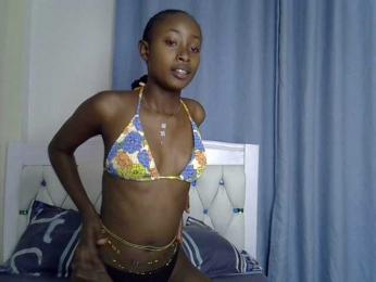 PetiteNoir webcam model stream image