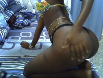 PetiteNoir webcam model stream image