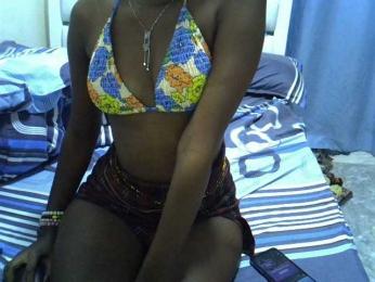 PetiteNoir webcam model stream image