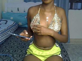 PetiteNoir webcam bongacams model stream image