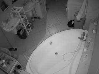 voyeurcam-julmodels-bath-1st-1 webcam model stream image
