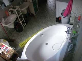 voyeurcam-julmodels-bath-1st-1 webcam model stream image