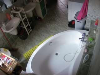 voyeurcam-julmodels-bath-1st-1 webcam model stream image