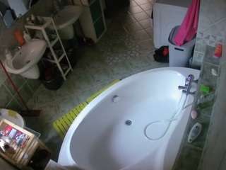 voyeurcam-julmodels-bath-1st-1 webcam model stream image