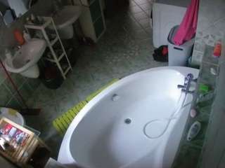 voyeurcam-julmodels-bath-1st-1 webcam model stream image
