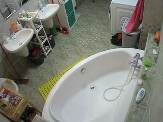 voyeurcam-julmodels-bath-1st-1 webcam model stream image