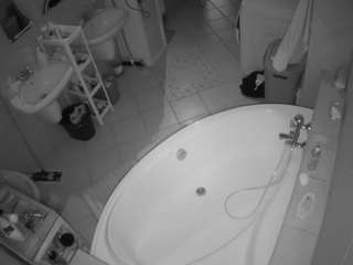 voyeurcam-julmodels-bath-1st-1 webcam model stream image