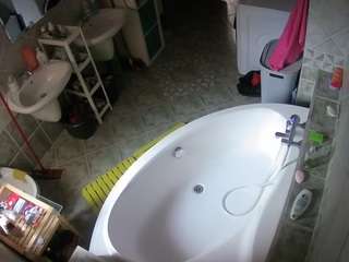 voyeurcam-julmodels-bath-1st-1 webcam model stream image