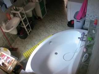 voyeurcam-julmodels-bath-1st-1 webcam model stream image