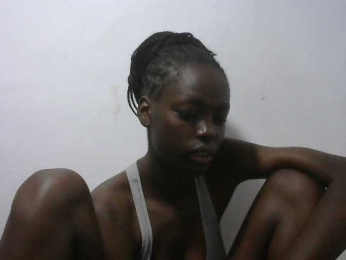Petitepussy webcam model stream image