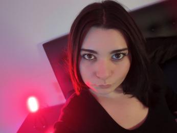 SashaMaroon webcam model stream image