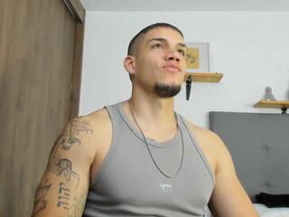 Axel Tylor webcam model stream image
