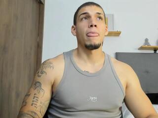 Axel Tylor webcam model stream image
