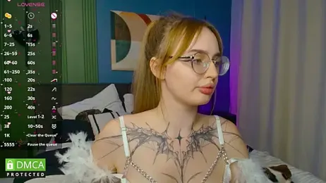 AdeLuna webcam model stream image