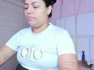 kyana-cream webcam model stream image
