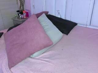 kyana-cream webcam model stream image