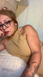 charlotte_milf3 webcam model stream image
