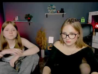 amelia_shiny_ webcam model stream image