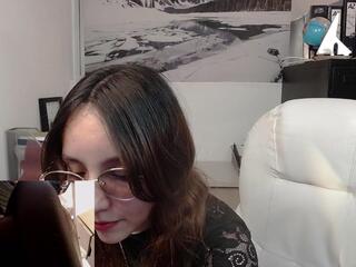 Eliza Golden webcam model stream image