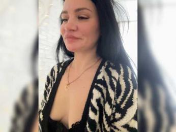 _Ylia_ webcam model stream image