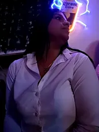 Layla-daring webcam stripchat model stream image