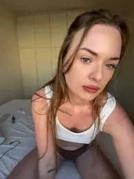 ElenaRebelle webcam model stream image