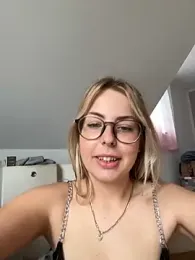 Livewithlucy webcam model stream image