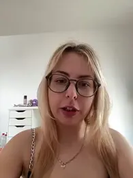 Livewithlucy webcam model stream image