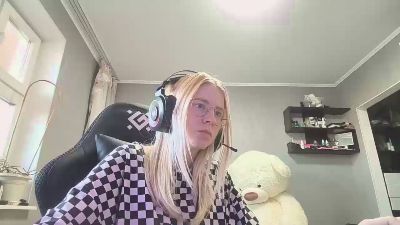 TraceeLiles webcam model stream image