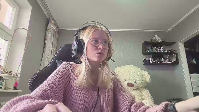 TraceeLiles webcam model stream image