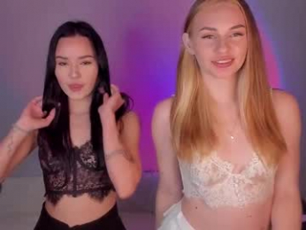alya_m00n webcam model stream image