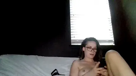 Cloudyydayzz webcam model stream image