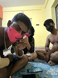 REALFAMILYSHOW webcam model stream image