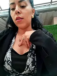Luinna webcam model stream image