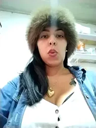 Luinna webcam model stream image