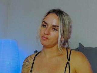 Kira Mae webcam model stream image