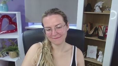 xZoey webcam model stream image