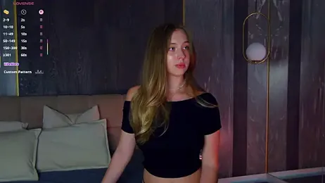 LoraineLuff webcam model stream image