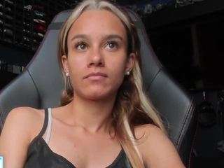 kelayabrunette webcam model stream image