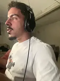 menoquarenta webcam model stream image