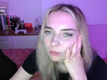 Almondmilka webcam bongacams model stream image